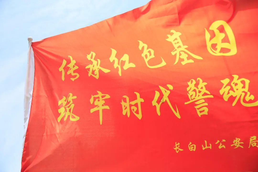 小球进黑洞