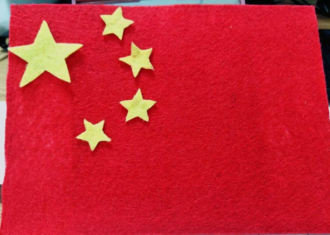 逃离残破的机舱